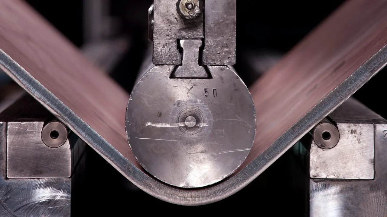 Aço Hardox 400 usado no disco de roçadora MasterCut — resistência extrema ao desgaste